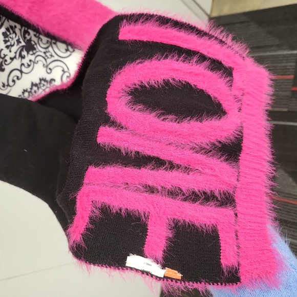 Love Scarf - Picture 4 of 4